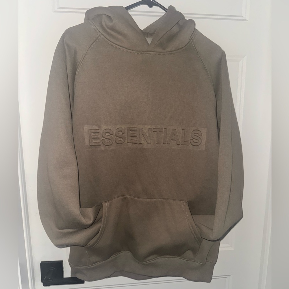 Hoodie Eesentials !! Portée 1 seule fois !! Comme neuf couleur kaki